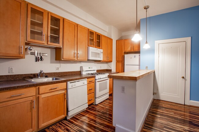 Building Photo - Spacious 1 Bd in Adams Morgan // Storage I...