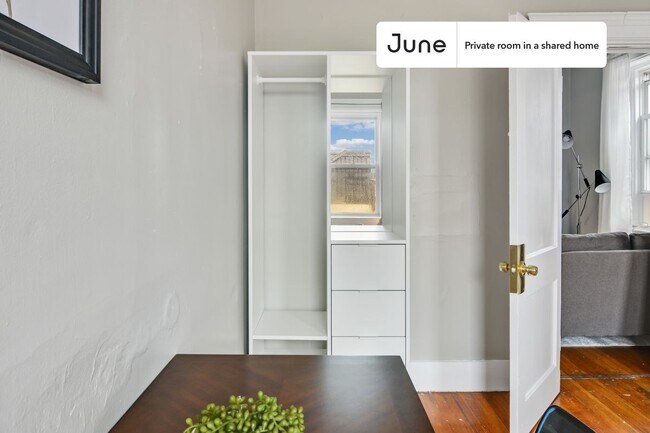 Foto del edificio - Room in Shared 3 bed/1 bath home