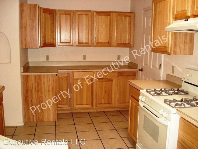 Building Photo - 3 br, 2 bath House - 2424 Bugatti Dr