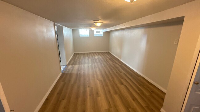 Building Photo - Single family