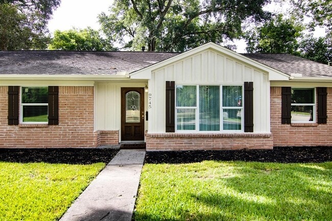 Building Photo - 9745 Cedardale Dr