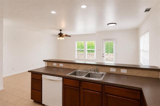 Building Photo - 320 Woodgrove Dr