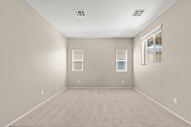 Building Photo - Stunning 5-Bedroom Home at the End of a Cu...