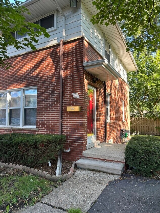 Primary Photo - 2604 Rochester Rd