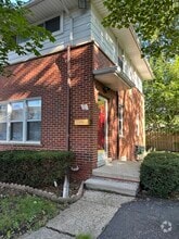 Building Photo - 2604 Rochester Rd