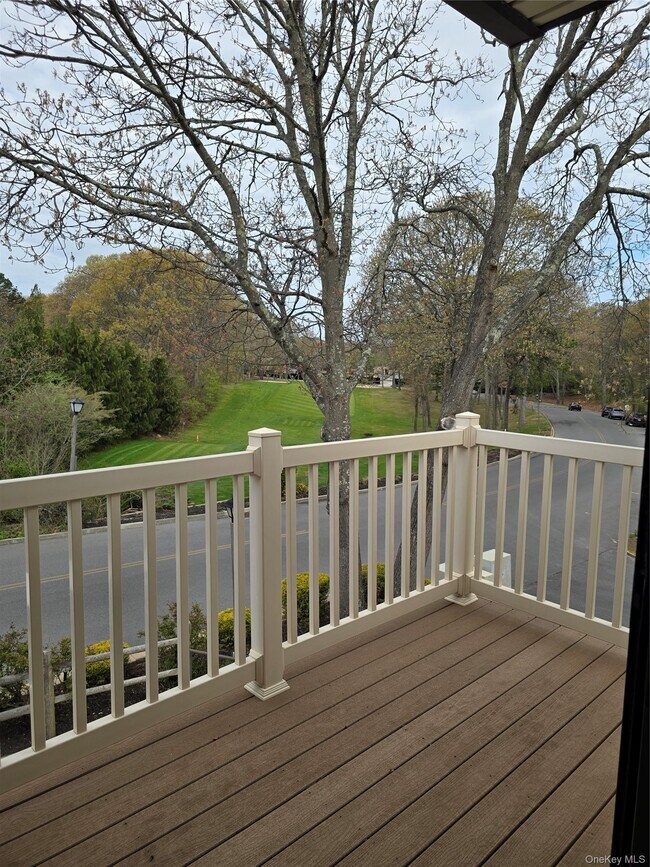 Foto del edificio - 79 Birchwood Rd