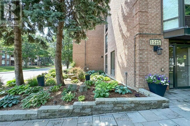 Building Photo - 1525-1525 Diefenbaker Ct