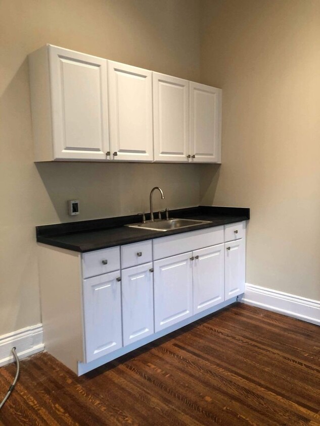 Building Photo - Studio Apartment Available June 2025!
