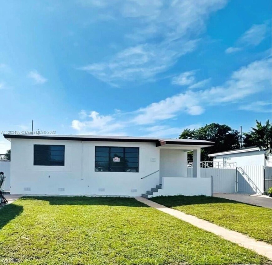 Foto principal - 3 br, 2 bath House - 40 W 64th St