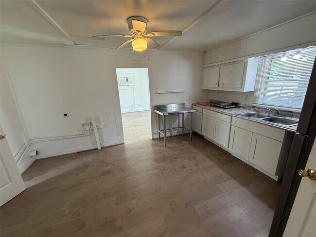 Foto del edificio - 119 Louis Davis Dr