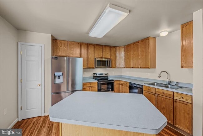 Building Photo - 36 Bruce Dr