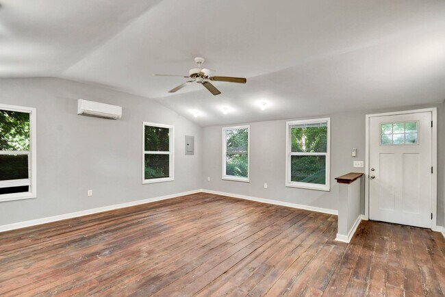 Building Photo - 1 bed 1 bath 5 min from Downtown Athens!