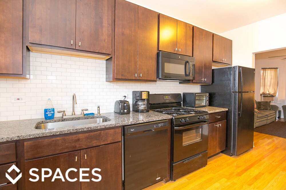 Foto principal - 3121 W Argyle St