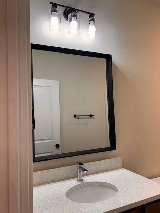 Foto principal - 503 E Harper St
