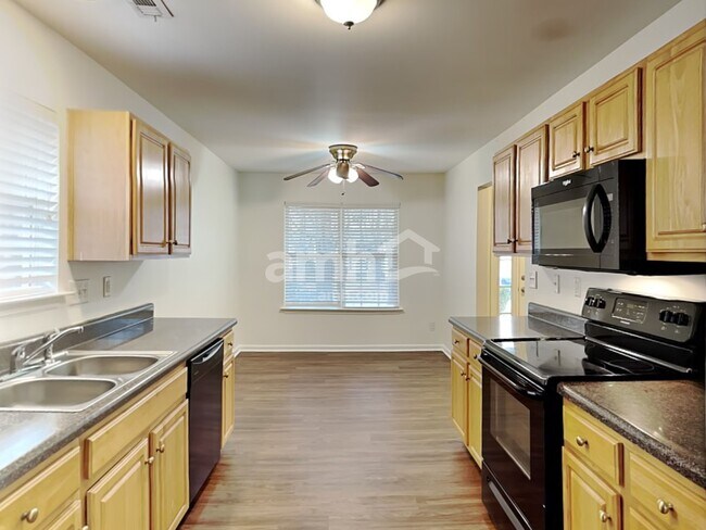 Foto del edificio - 19140 Kanawha Dr