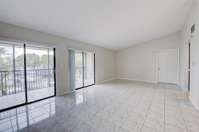 Building Photo - 469 NE 207th Ln