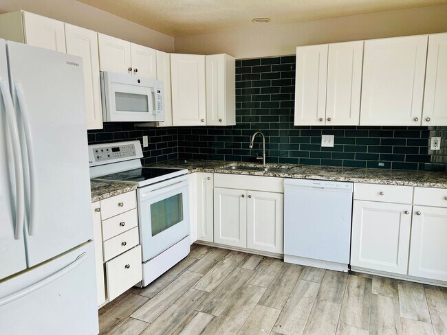 Building Photo - Updated 4-bedroom, 2 bathroom home in Thornton!