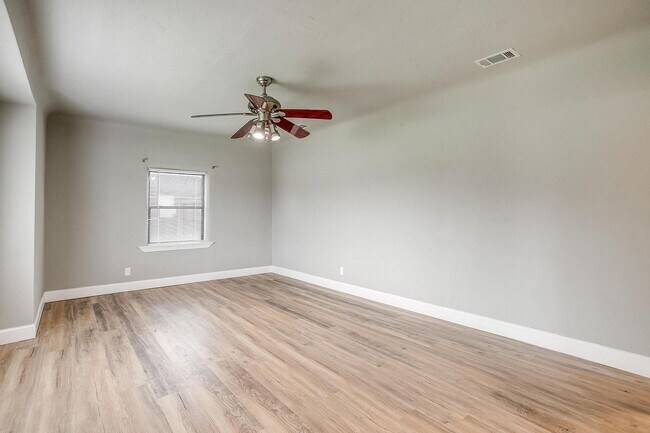 Building Photo - Country Town Living-  2 Bed, 1 Bath Home- ...