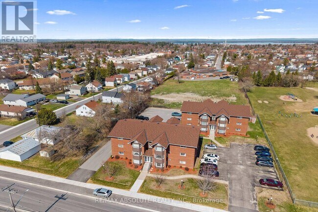 Photo du bâtiment - 85 Edey St