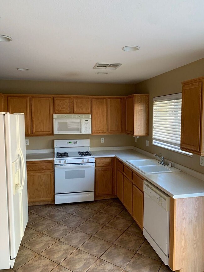 Building Photo - COMING SOON AVAIL 3/26/2025 - 3/2.5/2 CAR NW