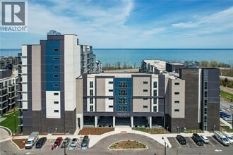 Building Photo - 16 Concord Pl