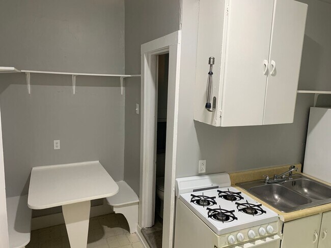 Foto del edificio - Utilities included 1 bedroom upper Corning ***No Pet Dogs***