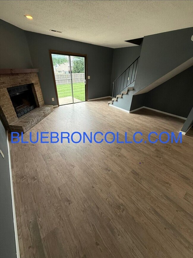 Foto del edificio - Great deal for an great property, Fresh paint and new carpet!