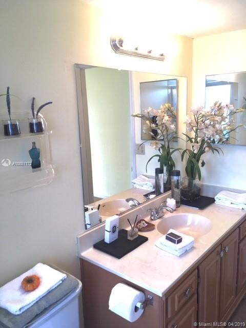 Foto del edificio - 7300 Lake Cir Dr