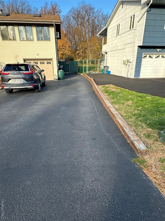 Building Photo - 11 Brush Ct