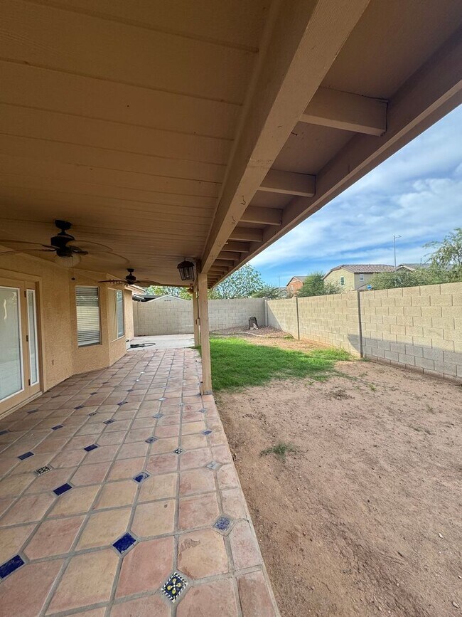 Building Photo - 4 bedroom house in Madera Parc