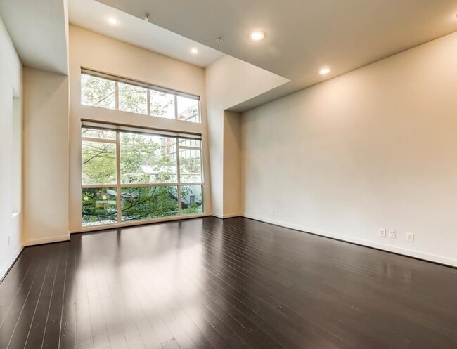 Building Photo - 207 Pierce