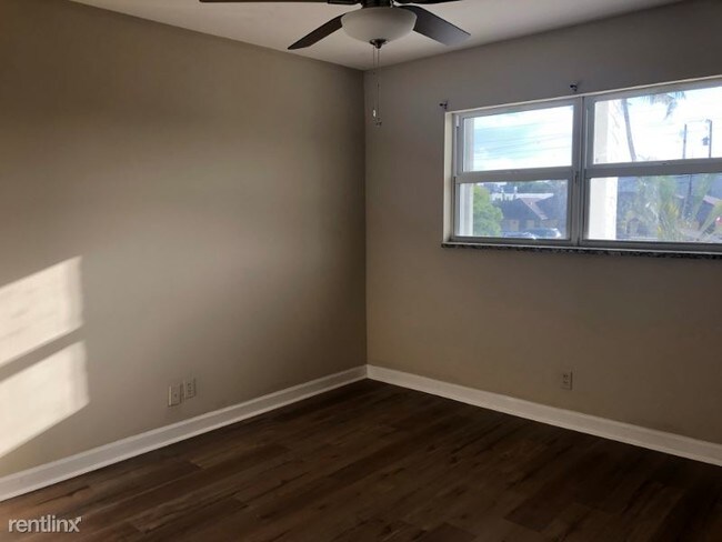 Building Photo - 236 Castlewood Dr
