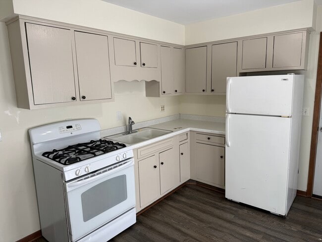 Building Photo - 1502-1504 Douglas Ct