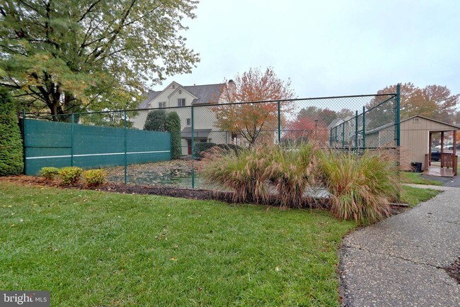 Building Photo - 388 Woodlake Dr