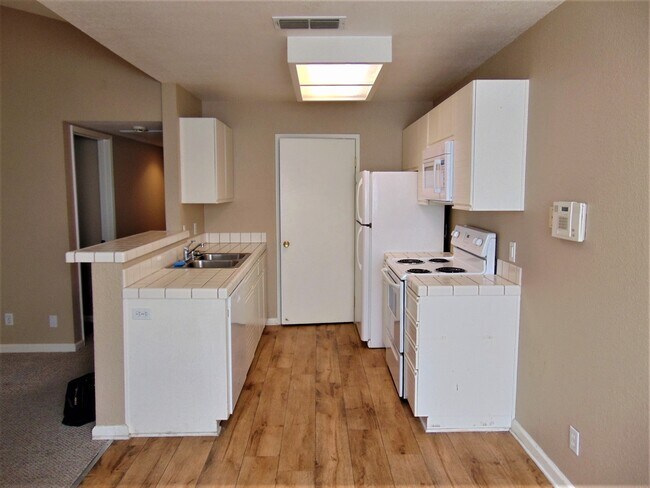 Building Photo - Beautiful One Bedroom Condo in Alamo Villas!