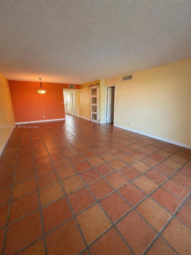 Foto del edificio - 286 Racquet Club Rd