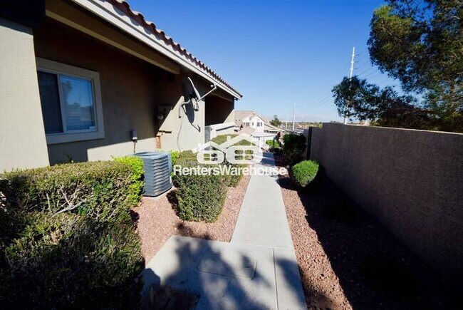 Building Photo - Reduced and Move In Special! – Upgraded Single-Story Townhome in Gated Northwest Community