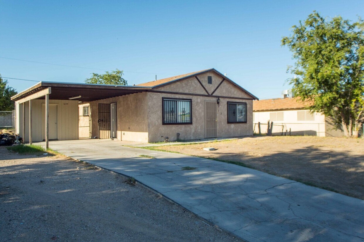 Foto principal - Lovely 3 Bedroom 2 Bathroom Home!
