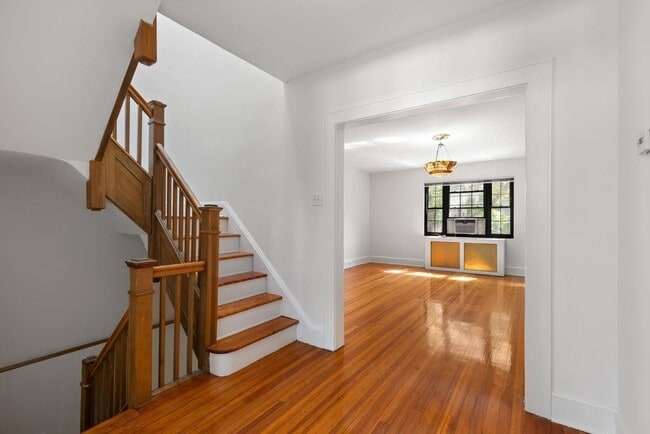 Building Photo - 114 56th St