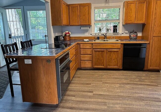 Foto del edificio - $2,195 Woodworth & 4th St, Historic 2 Bedr...
