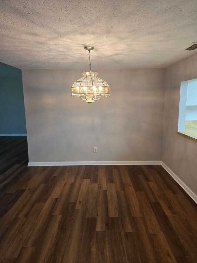 Building Photo - First Floor Condo in Sherwood off Beach Pa...