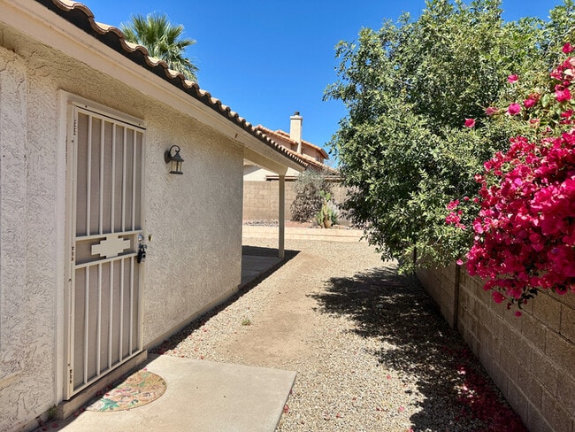 Foto del edificio - 2914 E Woodland Dr