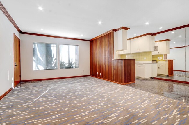 Building Photo - 807 5th St