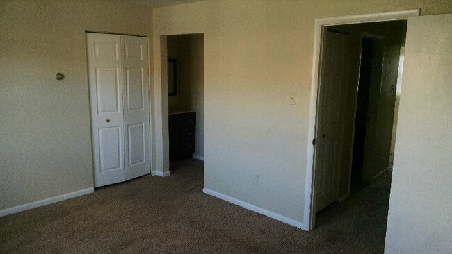 Foto del edificio - 2405 Walnut Ridge Dr