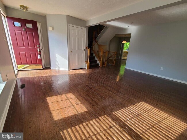 Foto del edificio - 2718 Thornbrook Ct