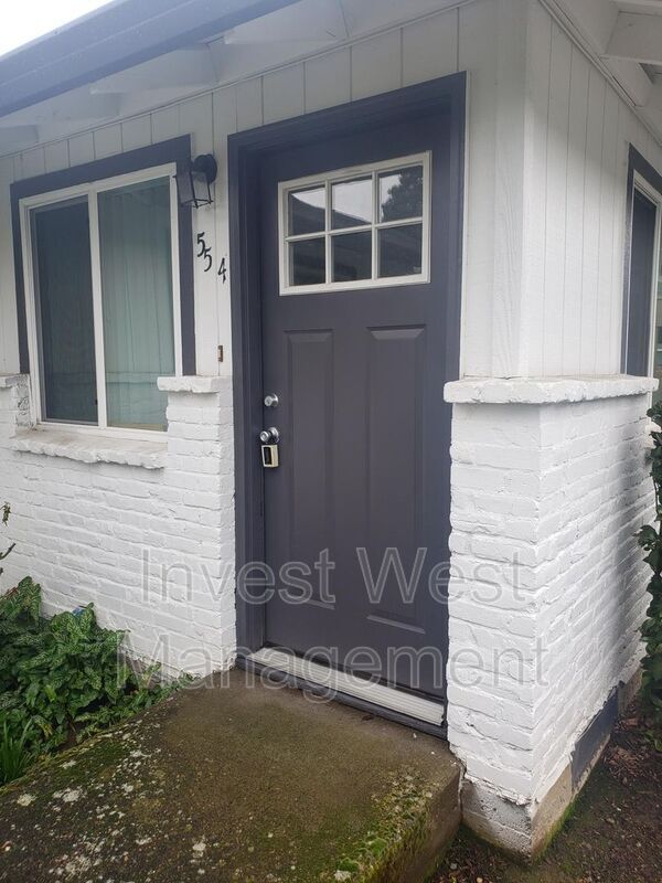 Foto del edificio - 554 NE Anderson St