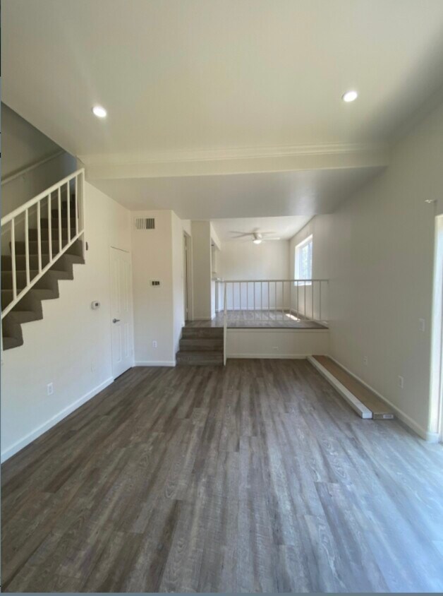 Foto principal - 13022 Riverside Dr