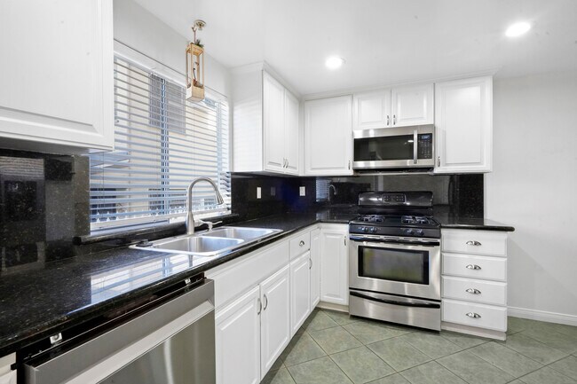 Building Photo - 14554 Dickens St