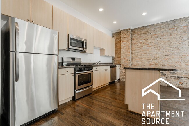 Foto del edificio - 2338 N Milwaukee Ave