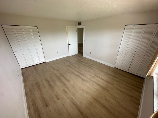 Foto del edificio - 499 Forest Lakes Blvd